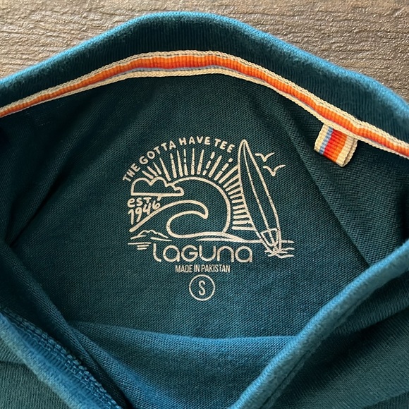 😎 Two Laguna tees 😎 - tropical theme men’s size small - great condition - Picture 8 of 10